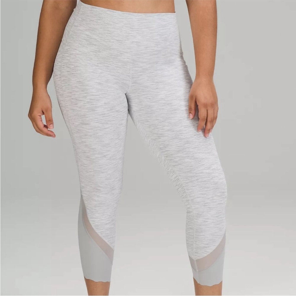 Lululemon Wunder Under Crop Roll Down Scallop Luxtreme legging in gray/white.